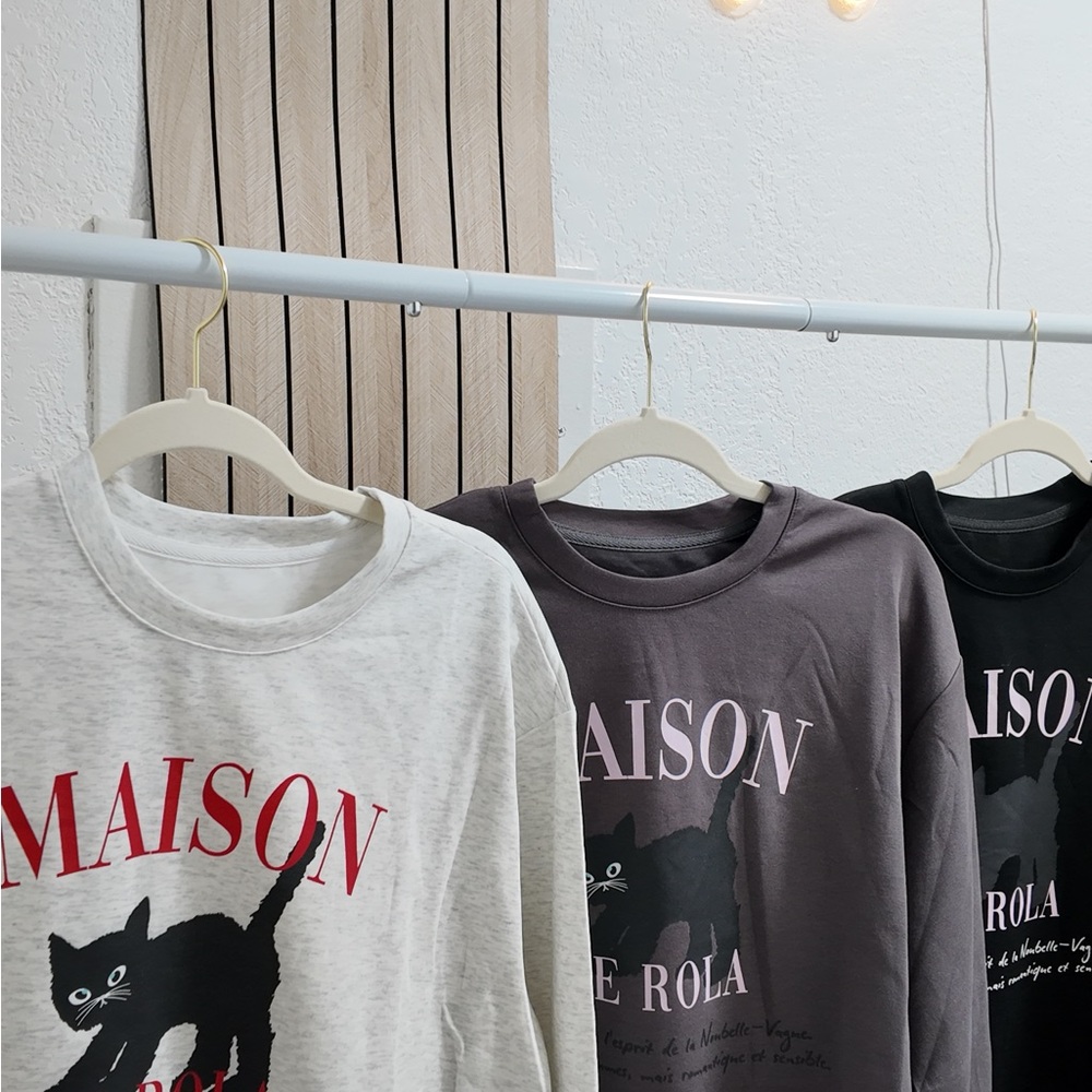 Maison De Riola Sweatshirt with Cat Design - Light Gray, Charcoal, Black